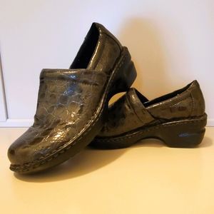 BOC C45728 Women Gray Croc Print Slip On Clog Shoe